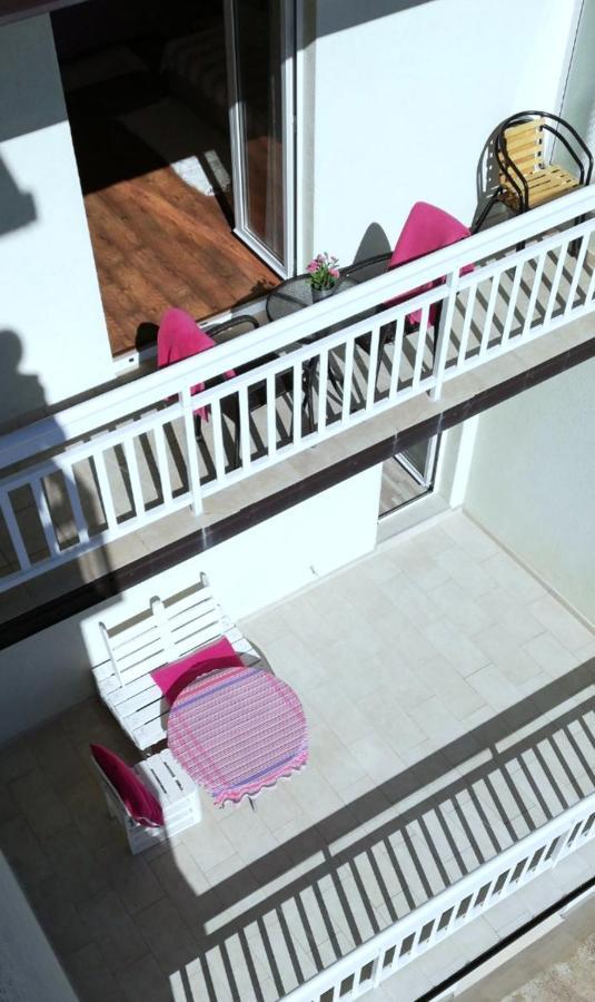 Apartmani Lezenic Dada 네움 외부 사진